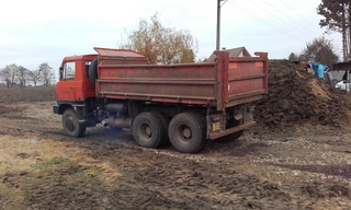 Navážení materiálu do desky, hutnění, příprava pro položení kari sítí, vjezd na pozemek