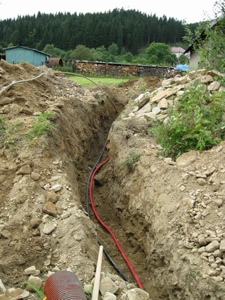 Přívod vody a elektřiny do domu a garáže