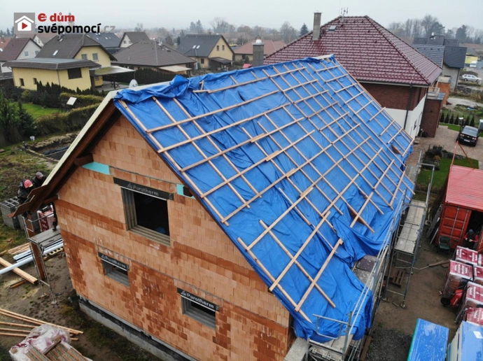 Nadkrokevní izolace a laťování