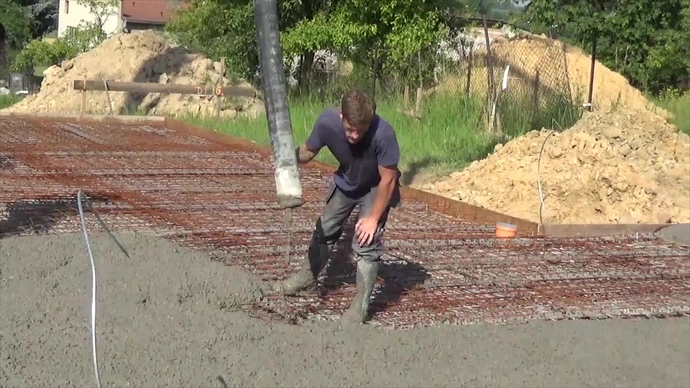 Karlův bungalov z Ytongu 01 - stavba základů a desky